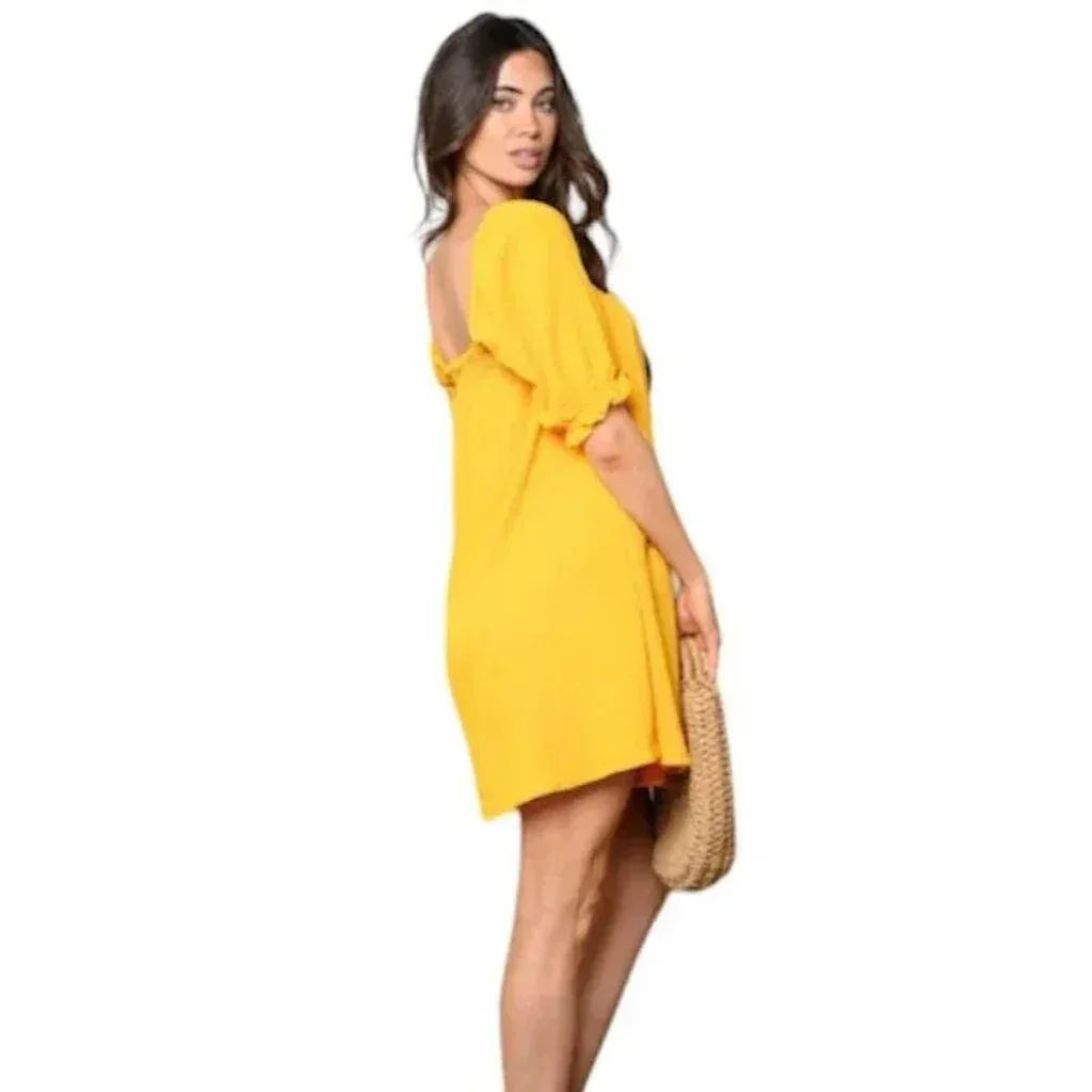 Robe courte col carré