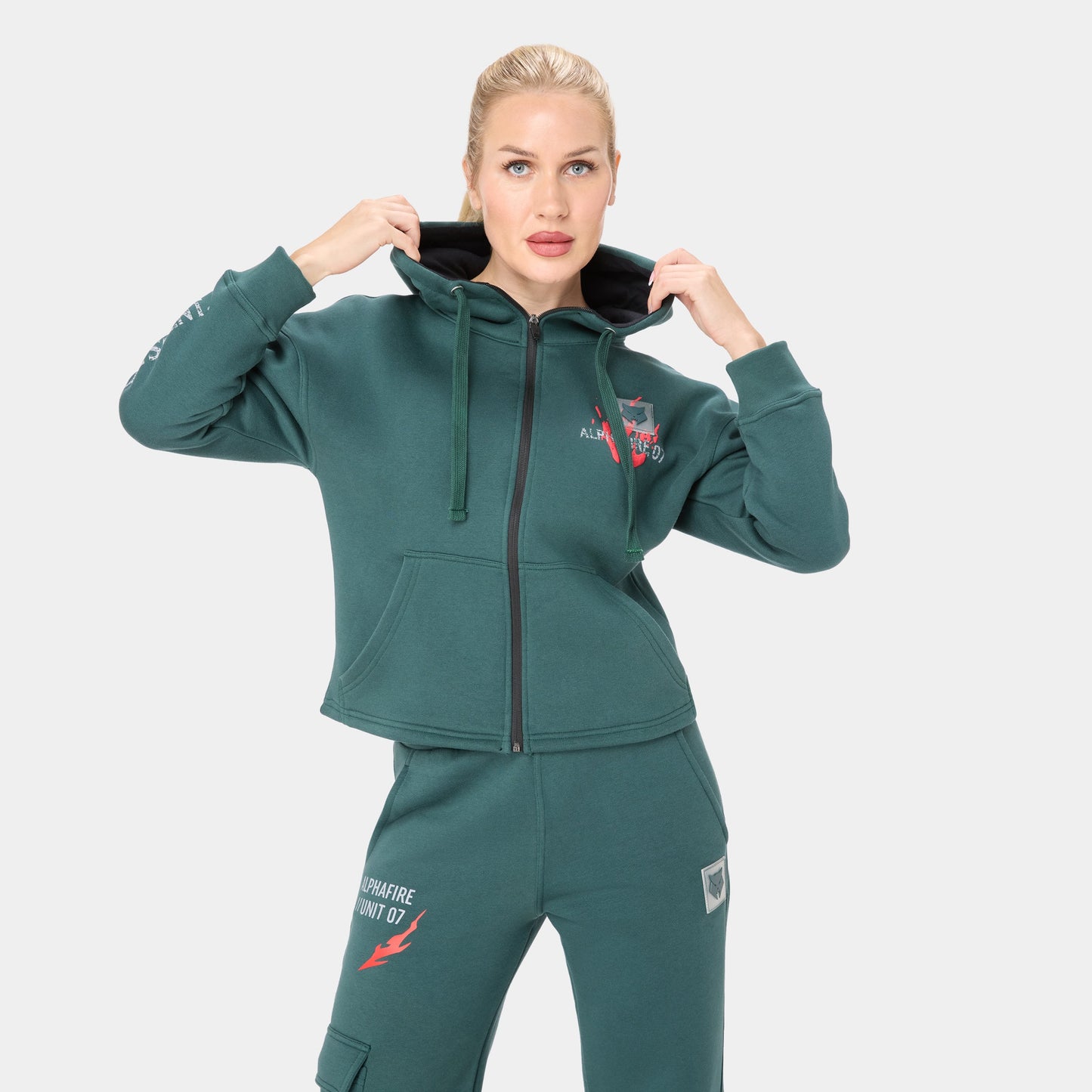 ALPHAFIRE CROP HOODIE — IRON FOREST
