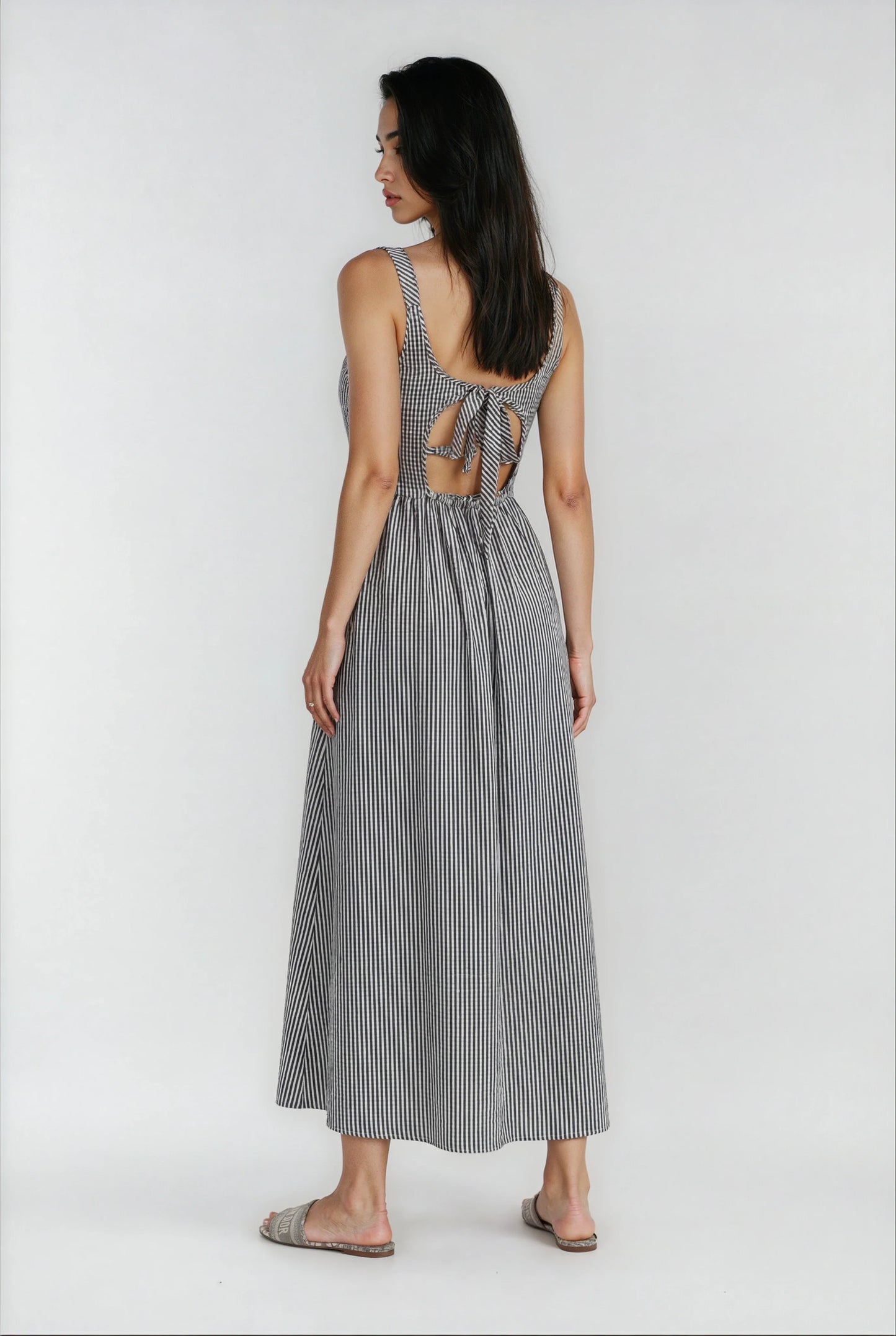 Jules - Lightweight Tie Back Midi Dress In Black Stripe