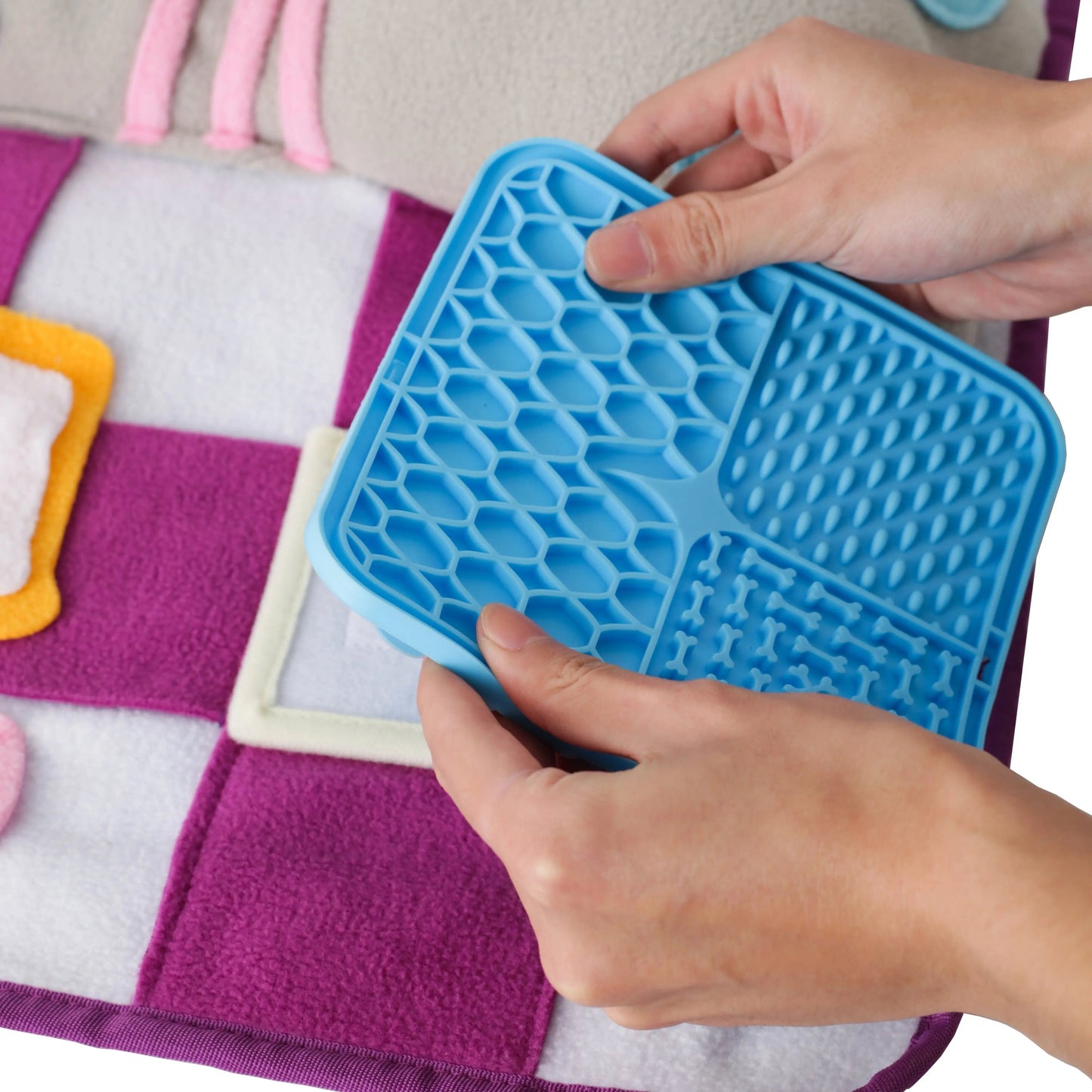 Squeaky Bone Snuffle Mat for Dogs – Interactive Foraging Fun, 24"