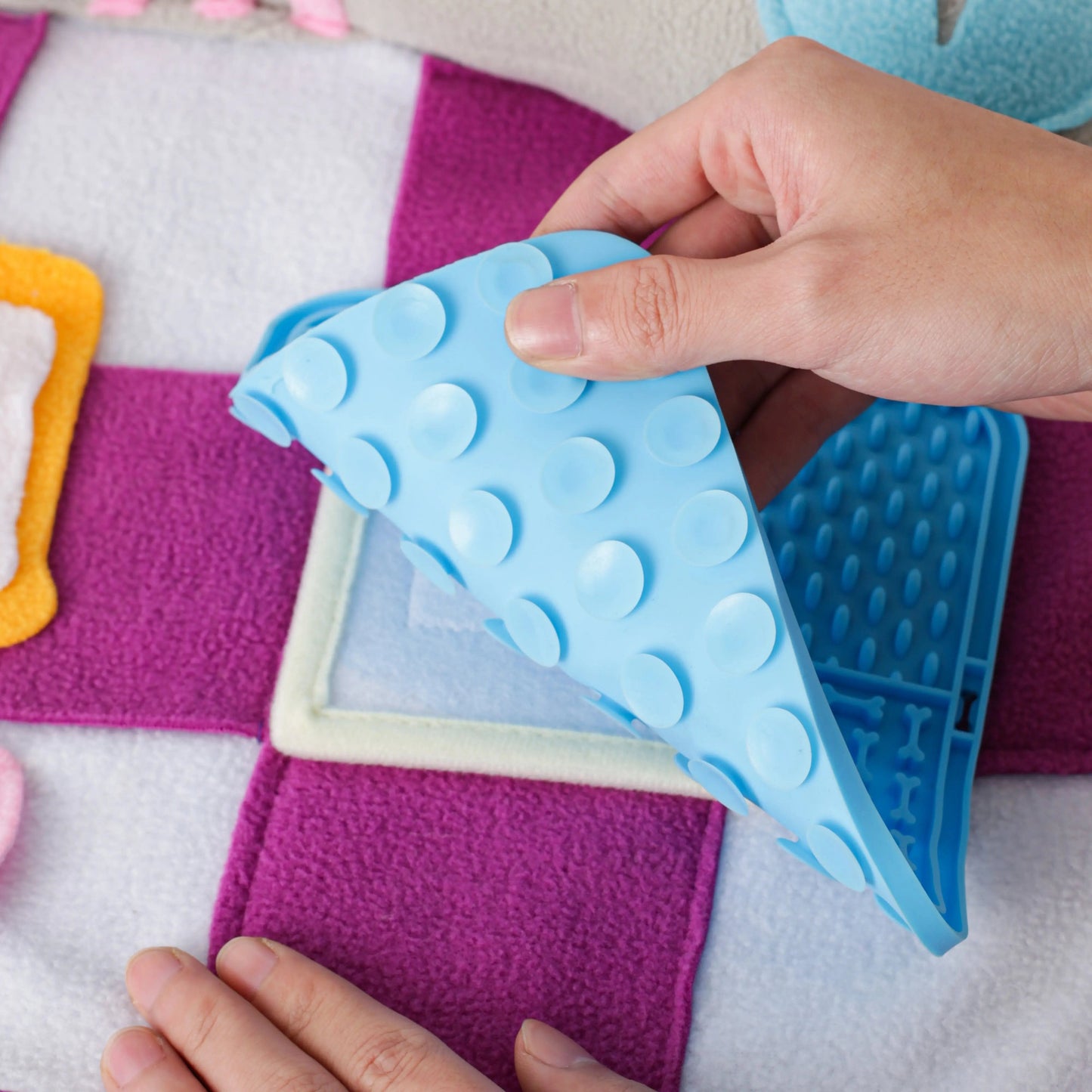 Squeaky Bone Snuffle Mat for Dogs – Interactive Foraging Fun, 24"